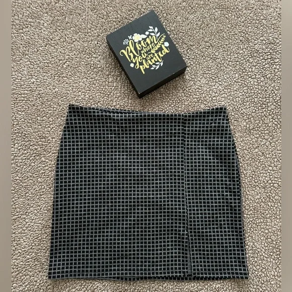 Forever 21 Square Print Mini Skirt - Picture 1 of 6